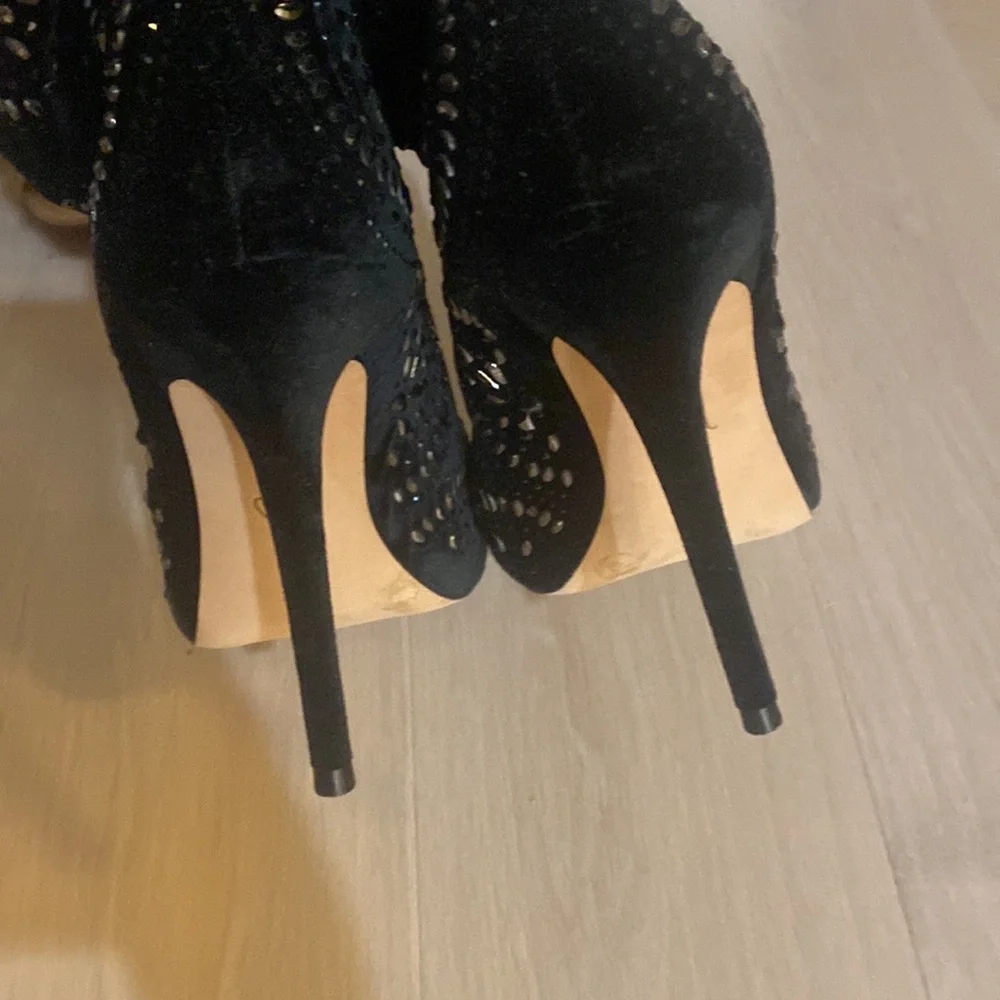 Vince Camuto Imagine booties -never worn, just collecting dust, no box. Size 7 - Picture 5 of 11